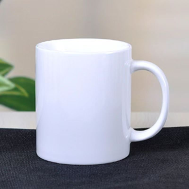 Taza desnuda de transferencia de calor en blanco