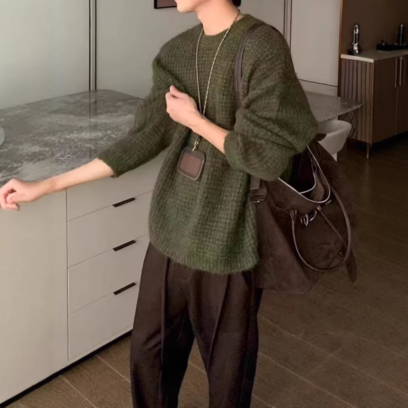 Korean-Style Lazy Design Round-Neck Sweater for Men, Autumn and Winter, High-End New Knitwear, Can Be Worn as an Inner Layer or Outerwear