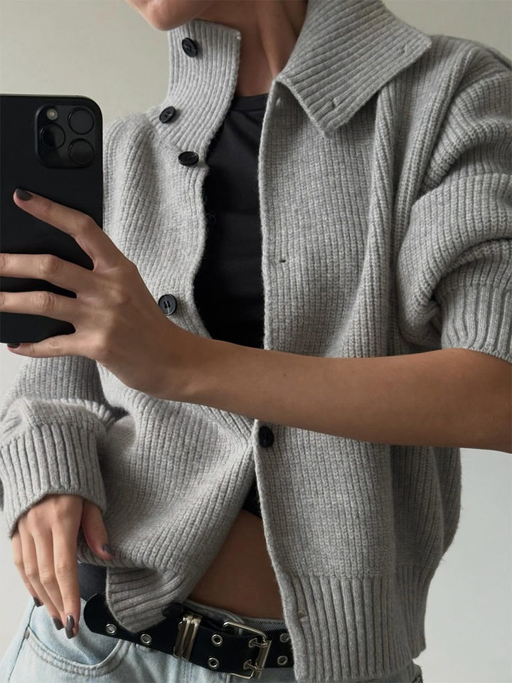 Áo khoác cardigan len nữ cổ bán cao cài nút, họa tiết gân, dáng rộng, dài tay — màu xám
