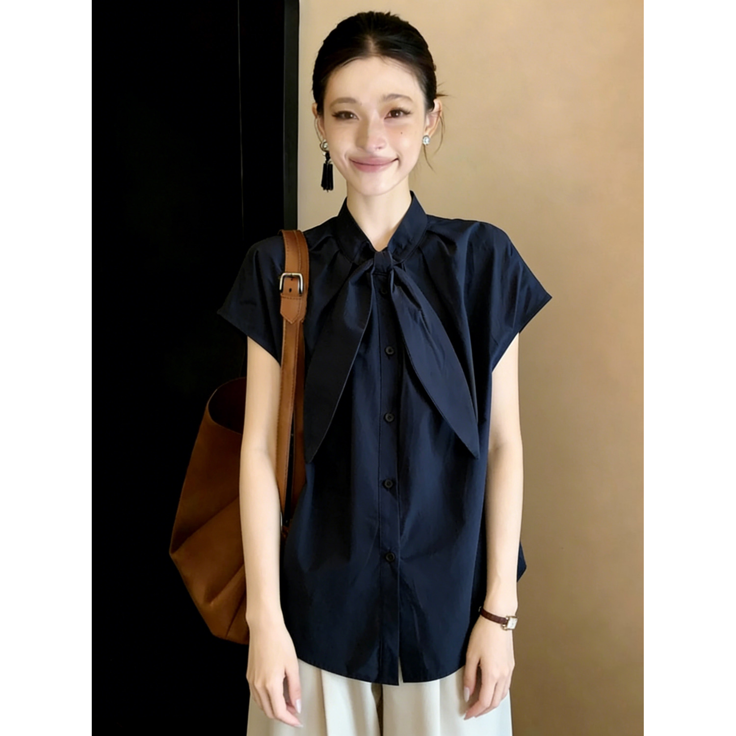 Áo sơ mi ngắn tay cổ đứng thiết kế kiểu Pháp dây rút cho nữ size lớn — Xanh lông mòng đen chi tiết 3