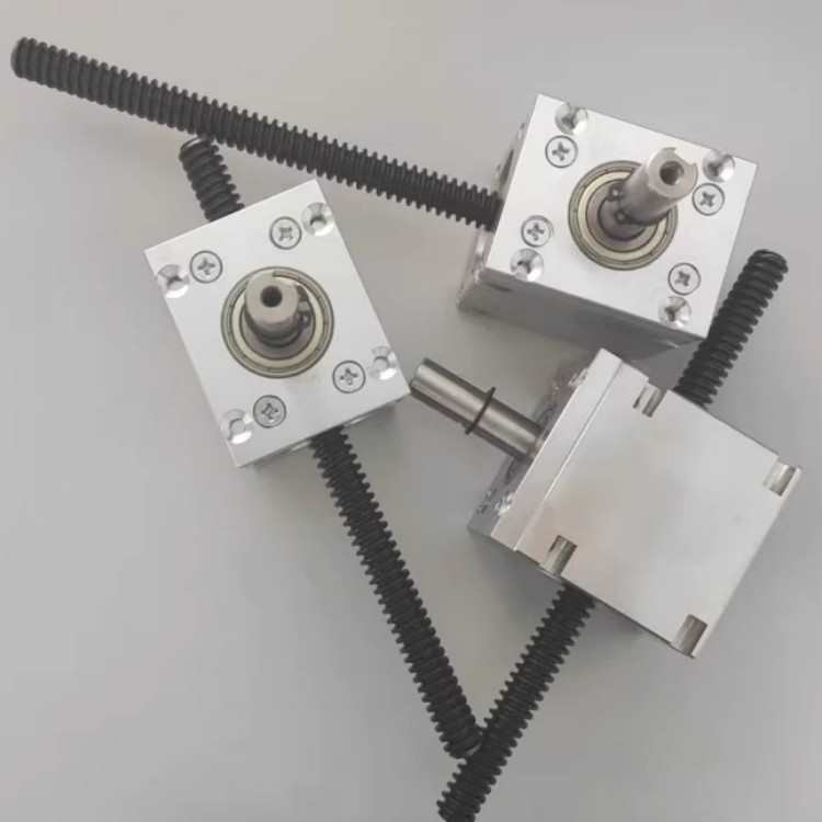 小型减速机90度螺旋伞齿轮直角换向器速比1：1升降调节齿轮箱