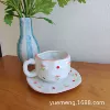 Красные горохи и розовые цветы — чашка и блюдце