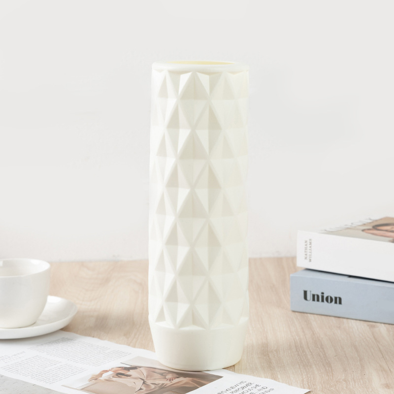 Diamond vase-white