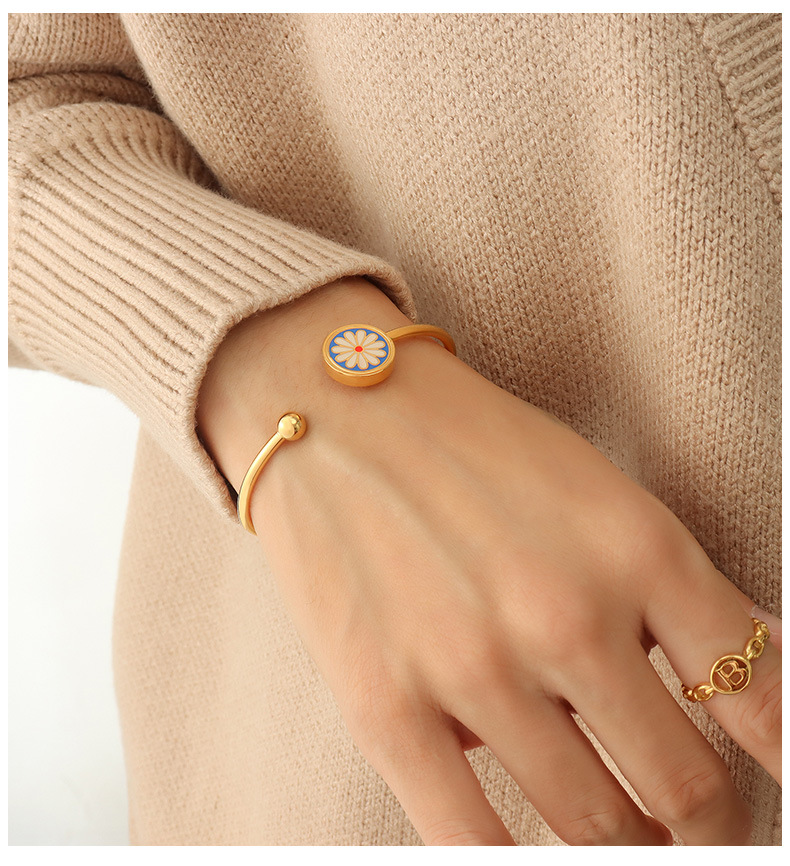 personality small daisy titanium steel necklace bracelet earrings jewelry