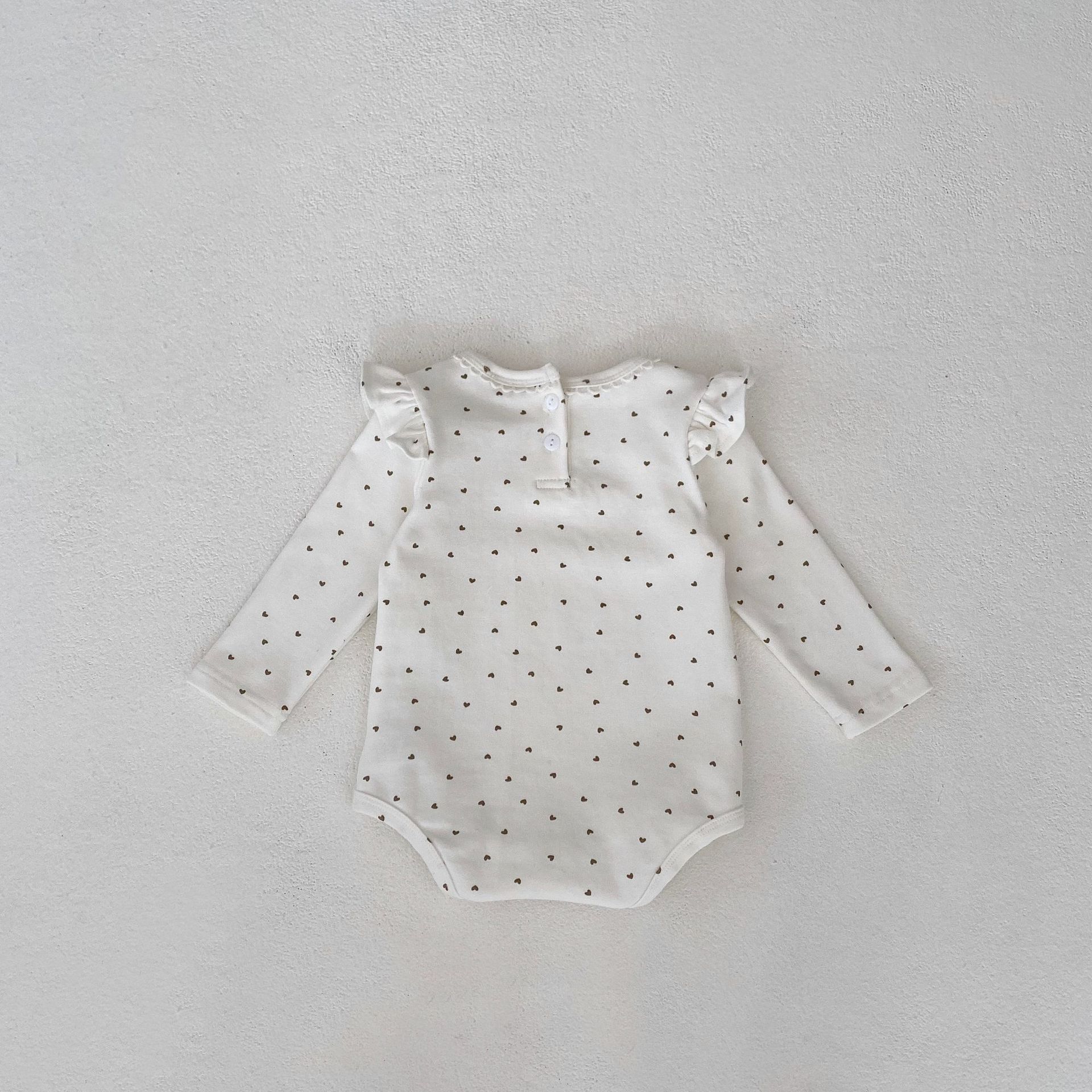 2024 Frühling 0-3 Jahre alte weibliche Baby gedruckt kleine fliegende lange Ärmel Ha Taschen Hintern Overall Crawler Kleidung_voghion.com