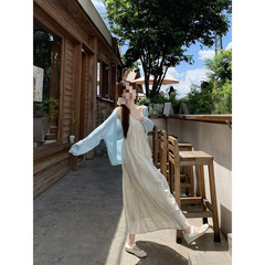 法式V领吊带连衣裙女2025夏季新款宽松度假风洋气高腰中长款裙子