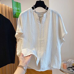 軽薄感花式国風小vネックシャツ半袖女性夏新作シンプルカジュアルゆったり着痩せ上着ファッション