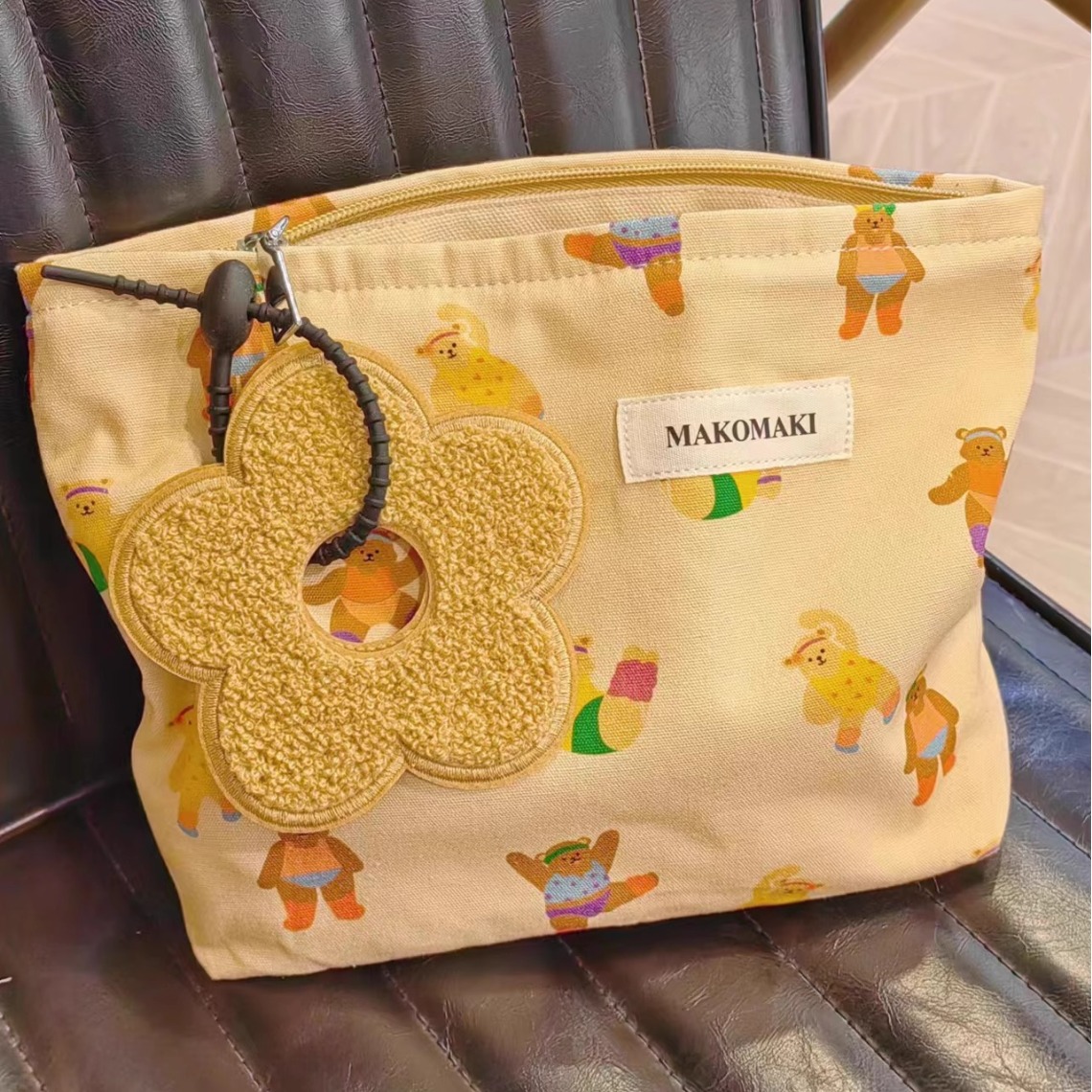 A principios de la primavera linda bolsa de cosméticos de lona de oso femenino japonés y coreano ins simple bolsa de almacenamiento portátil de gran capacidad para el cuidado de la piel