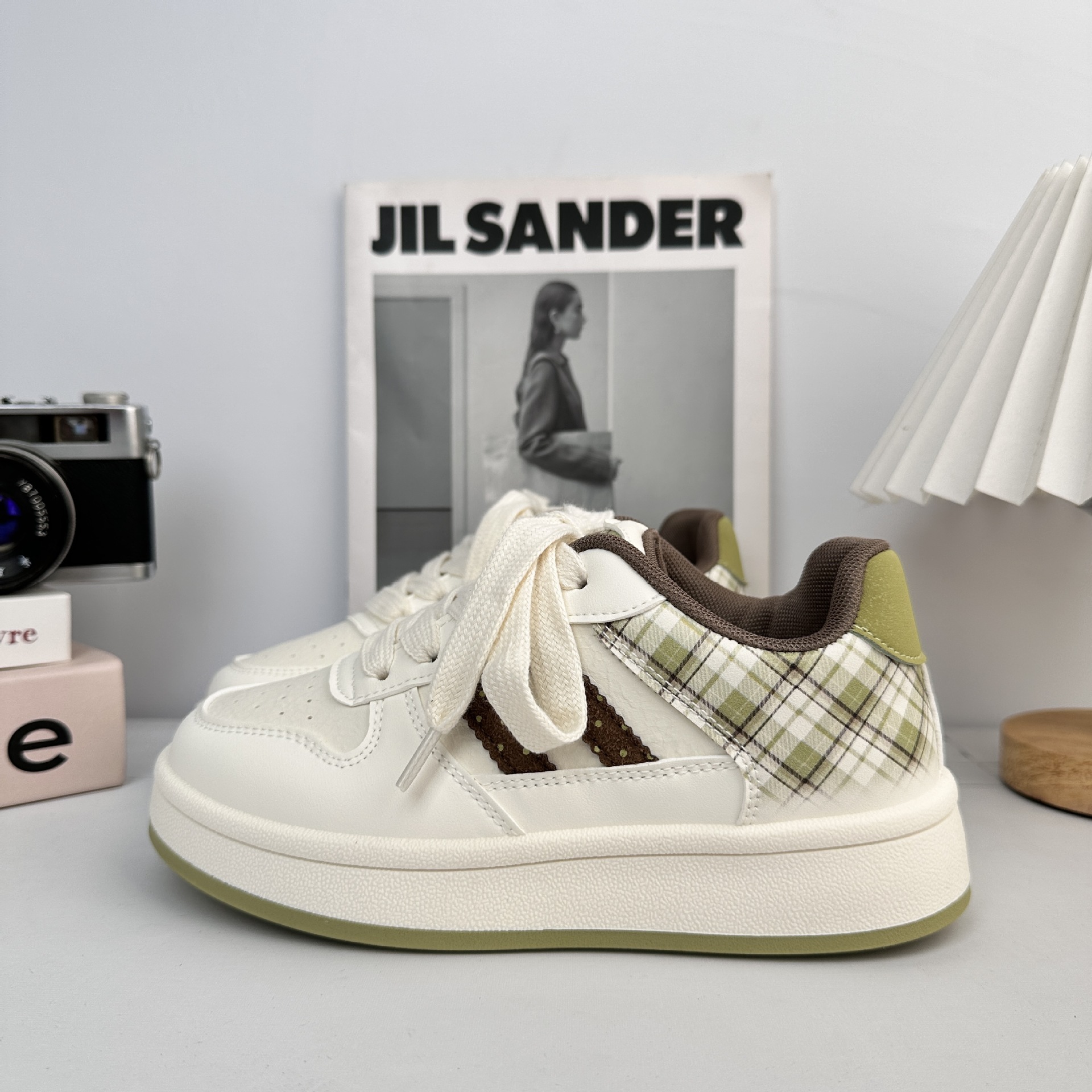 Zapatos casuales Yuanbo estudiantes 2025 nuevo diseño de nicho de estilo explosivo con suela gruesa de zapatos de skate