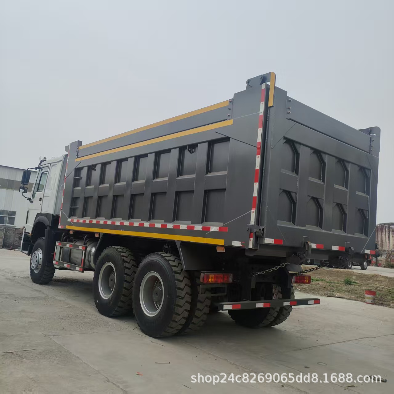 Sinotruk Howo Dump Truck 371 Horsepower 6X4 Dump Truck for Transporting Gravel and Soil, Export Howo Dump Truck