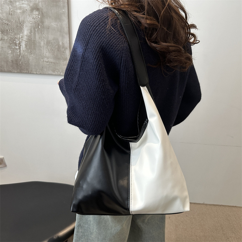 Bolsa de mujer de gran capacidad, textura de 2024, nueva moda simple, bolsa de hombro universal, bolsa de brazo de viaje de color.