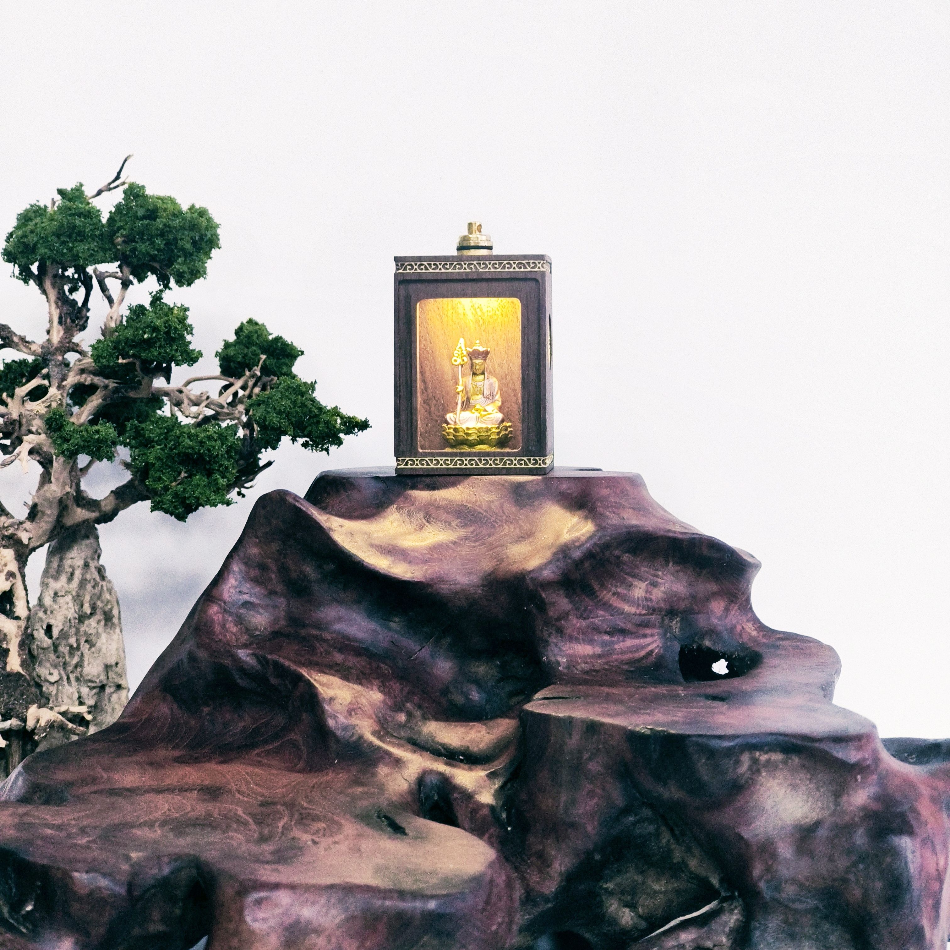 ✅ Mini Shrine Ksitigarbha Buddha Shrine with Lamp Black Walnut Miniature Buddha Table Ornaments Mini Offering Table Portable Buddha Shrine Hand