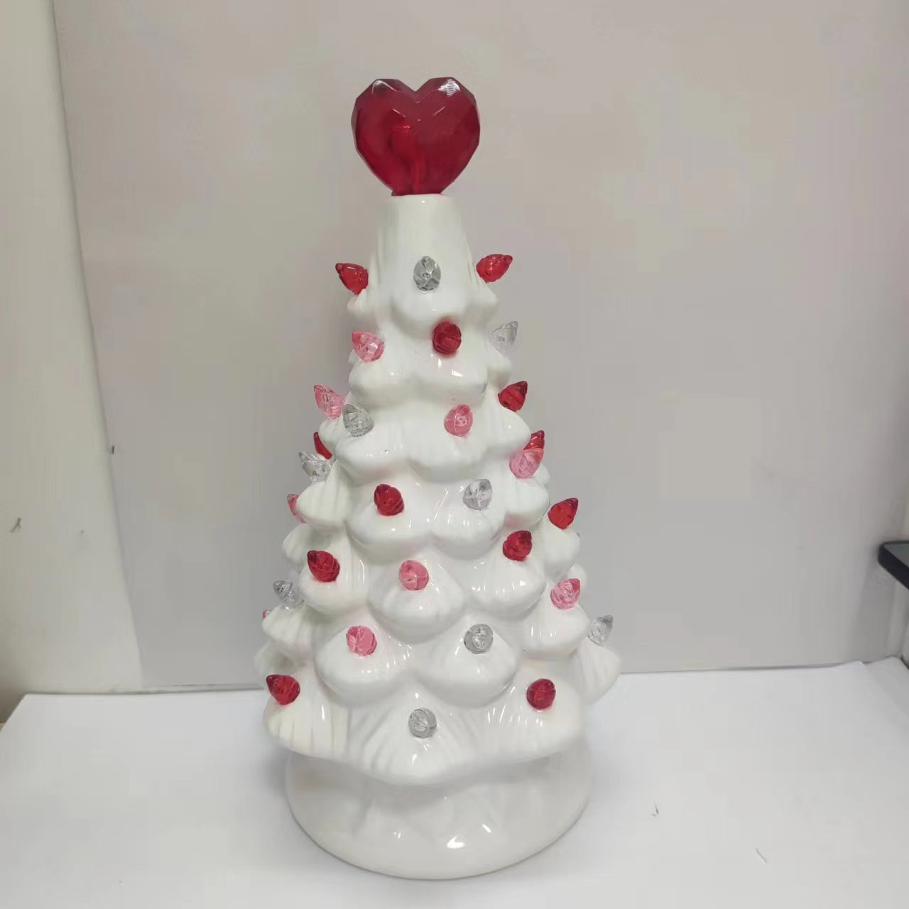 Title 1, Weißer Keramik-Baumschmuck mit LED-Beleuchtung ...