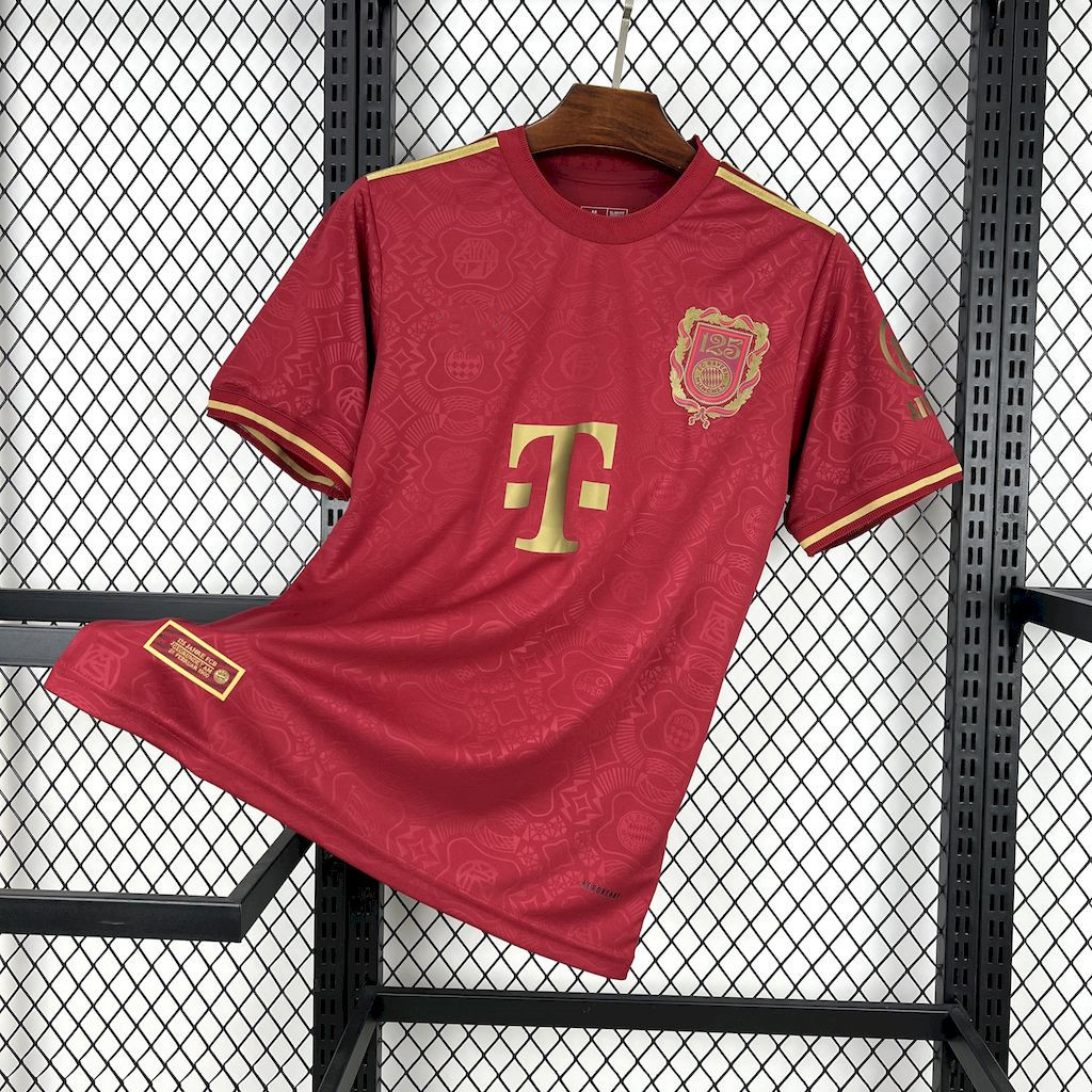 Edición conmemorativa roja del 125 aniversario del Bayern
