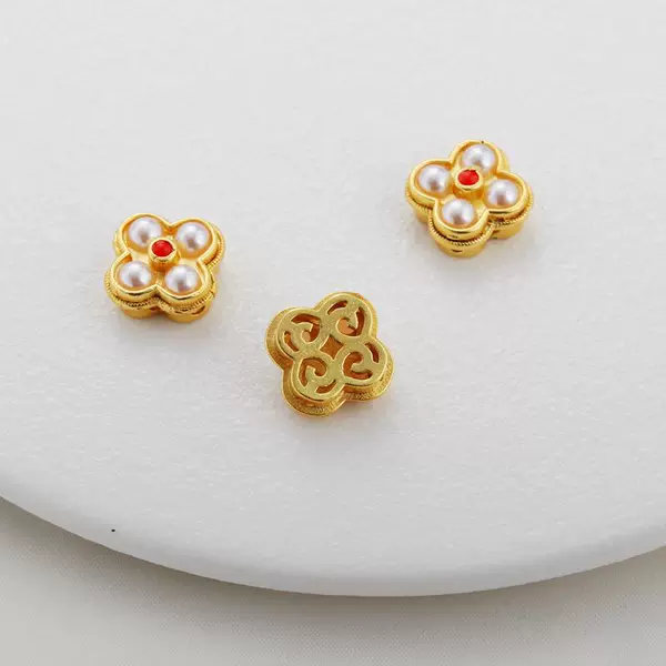 Mute gold four-leaf zircon inlaid with shell beads one