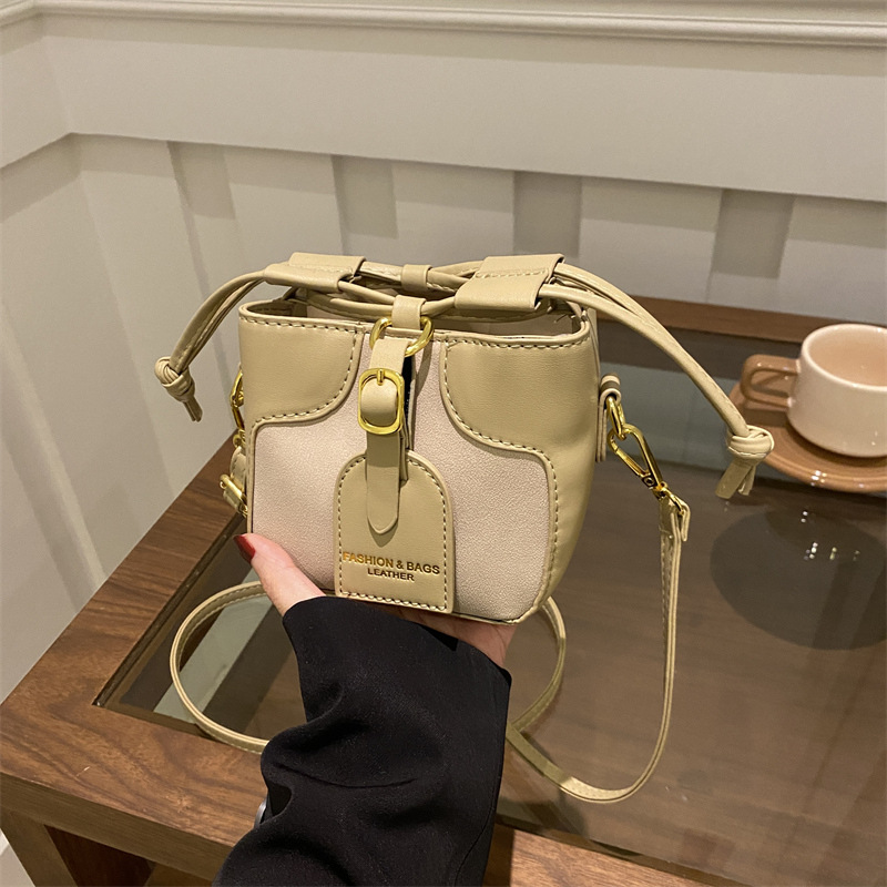 Moda coreana de color contraste bolsas de balde de chicas, mini bolsas de mochila para niños, 2024 nuevas bolsas de cuerda para niños