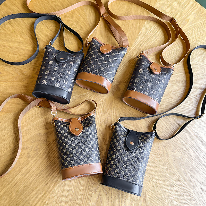 Damentaschen 2024 neuer Stil Kontrastfarbe Blumenschnalle vertikale Pommes-Frites-Tasche lässig einfache kleine quadratische Tasche Handytasche trendy_voghion.com