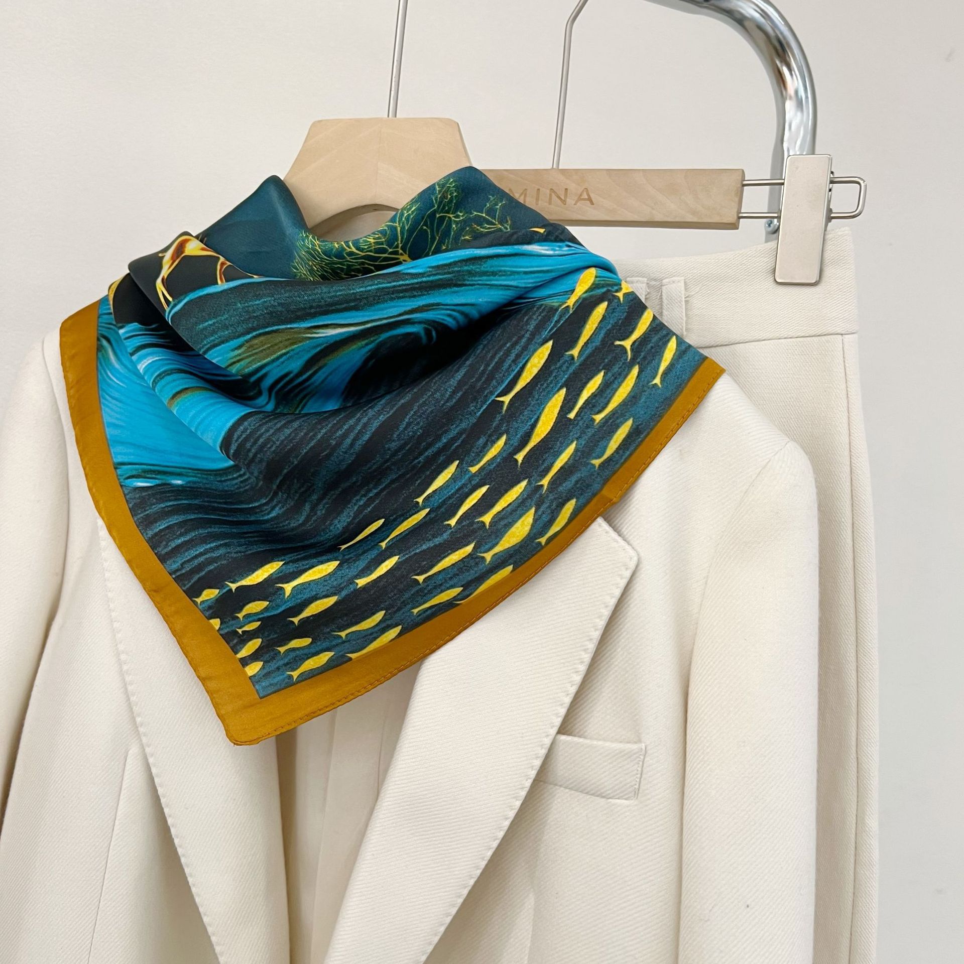 Nueva bufanda de estilo occidental de 70cm bufanda de todo fósforo protector de cuello bufanda profesional bufanda de seda femenina ropa profesional bufanda cuadrada pequeña