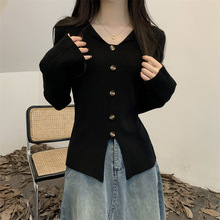 黑色v领设计感长袖套头针织衫女春季修身显瘦不规则下摆开叉上衣
