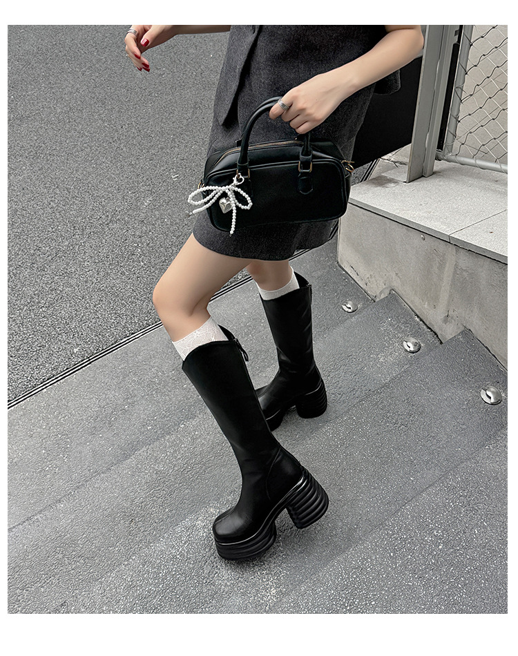 Boot nữ cổ cao đế dày da bò kiểu Chanel cổ chữ V, gót cao 12–15 cm — Lớp lót đơn màu trắng nhạt 12cm, Lớp lót nhung màu hồng 15cm, Lớp lót nhung màu trắng nhạt 12cm, Lớp lót đơn màu trắng nhạt 15cm chi tiết 27