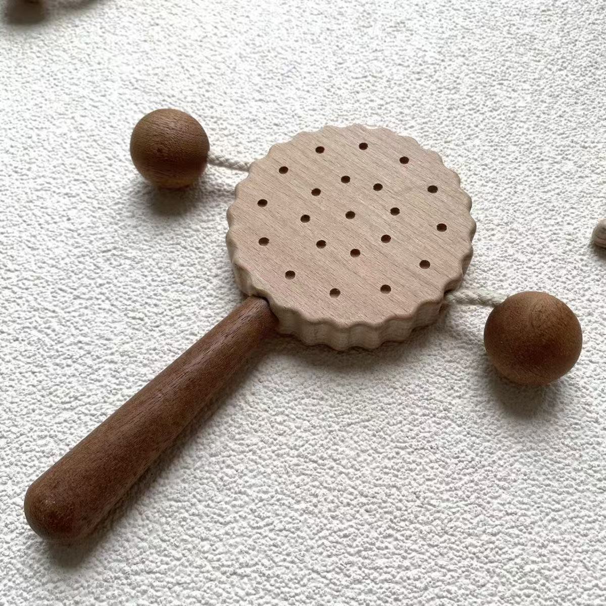 Hand-cranked rattle for newborn babies, solid wood toy, chewable, soothing, easy to grip, full-month gift, educational baby rattle