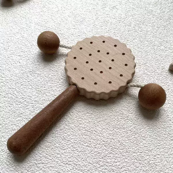 Hand-cranked rattle for newborn babies, solid wood toy, chewable, soothing, easy to grip, full-month gift, educational baby rattle