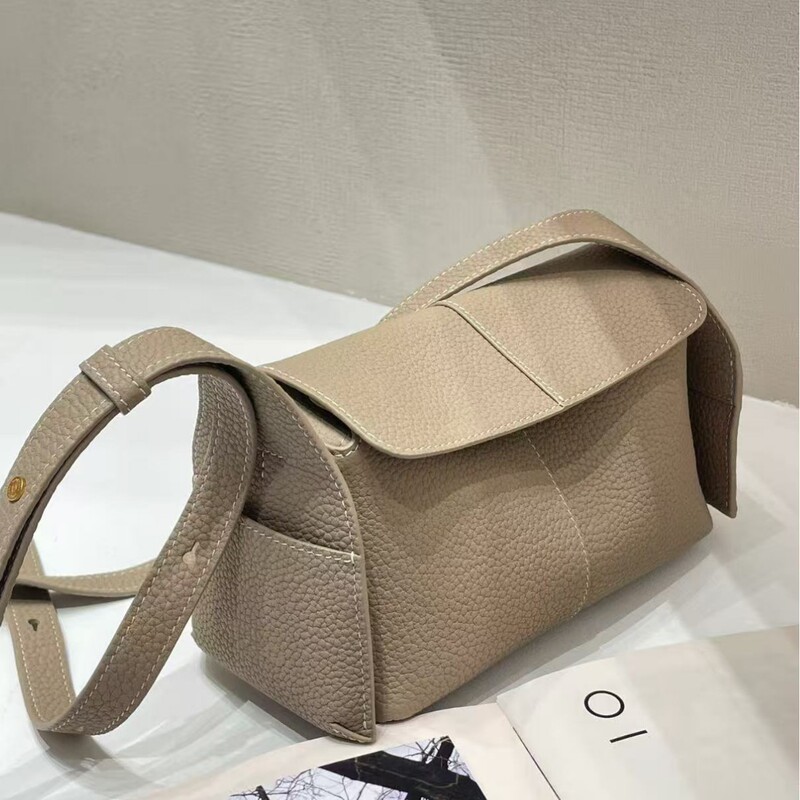 Shanxiaoyou Series Mini Eaves-Shaped Crossbody Bag Made of First-Layer Cowhide with Large Capacity for Commuting, Hobo Style Shanxiaoyou Series Mini Eaves-Shaped Crossbody Bag Made of First-Layer Cowhide with Large Capacity for Commuting, Hobo Style