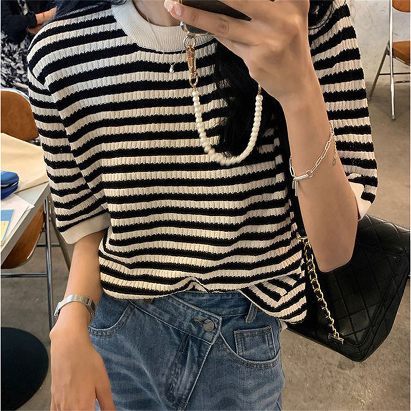 Refreshing silk thin T-shirt with a round collar