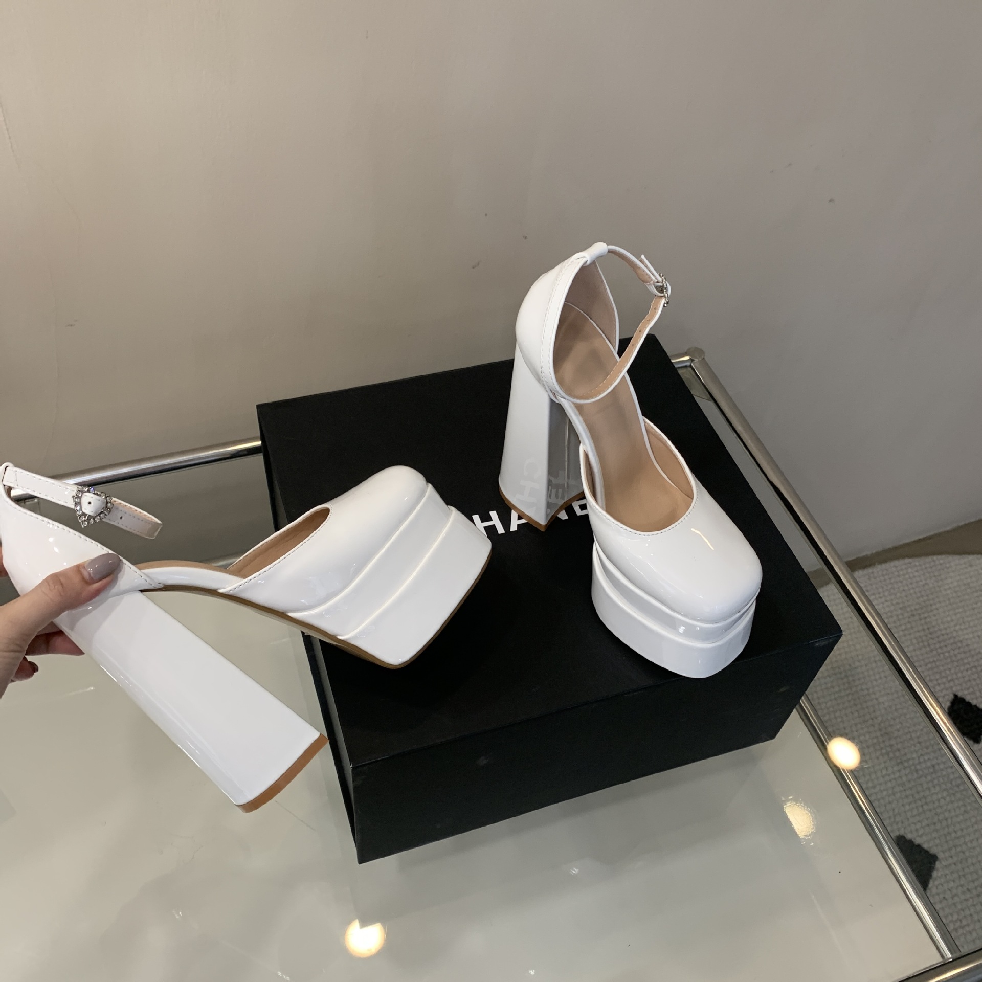 Sandal cao gót nữ mũi vuông quai ngang khóa kim cương gót 14 cm — Màu đen chi tiết 2