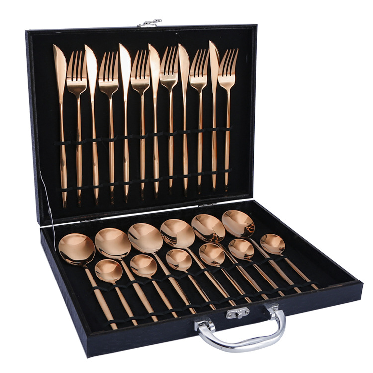 Juego de vajilla occidental Juego de 24 piezas de acero inoxidable portugués Cuchillo de carne de estilo europeo, tenedor y cuchara traje de caja de regalo