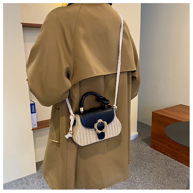 Women's Medium Straw Color Block Streetwear Square Flip Cover Shoulder Bag Crossbody Bag Straw Bag display picture 1