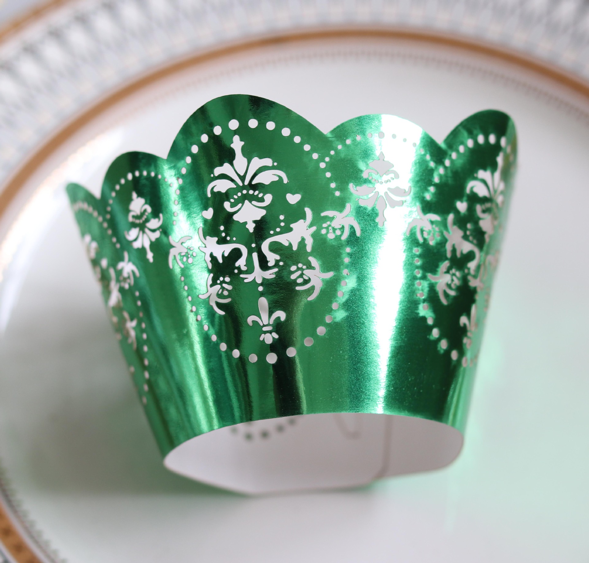 欧式多色可定制蛋糕花边 蛋糕纸围边 珠光纸激光镭射马芬杯批发