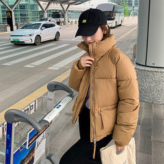 外国貿易のネットの赤い新型の韓国版は短くて厚い羽毛の綿服の女性の小さい人のカジュアルなinsのゆったりしている綿服のコートの冬を厚くします。