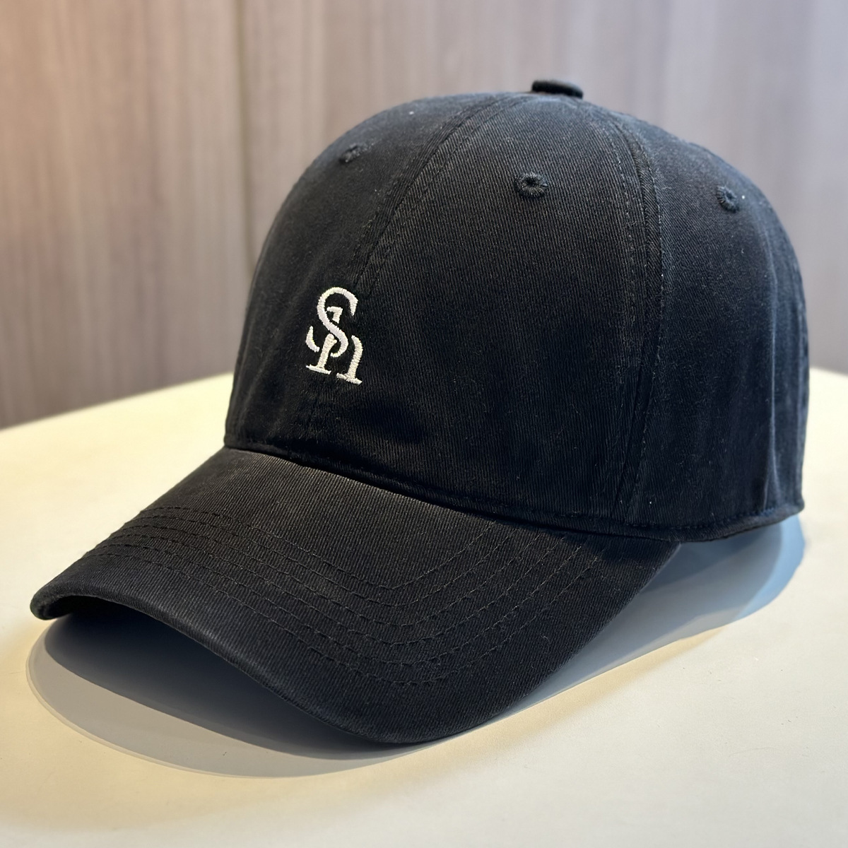 Nuevo estilo americano primavera y otoño estilo casual letras de moda gorra de lengua de pato para mujeres coreanas gorra de béisbol suave para hombres con bordes anchos mostrando cara pequeña