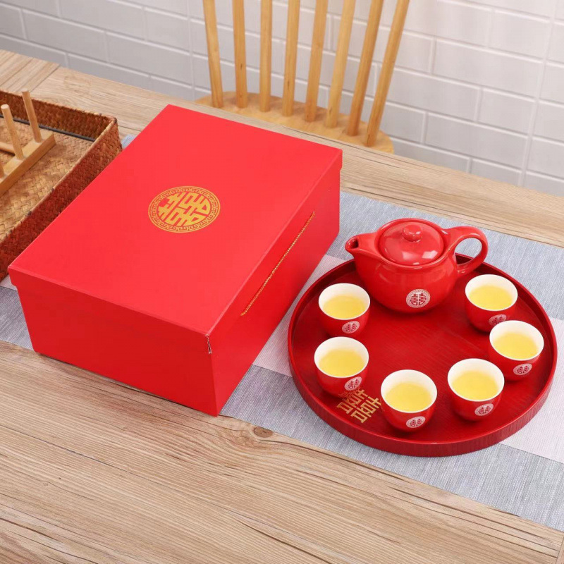 선물 상자 버전: 냄비 1개, 나무 접시가 포함된 컵 4개