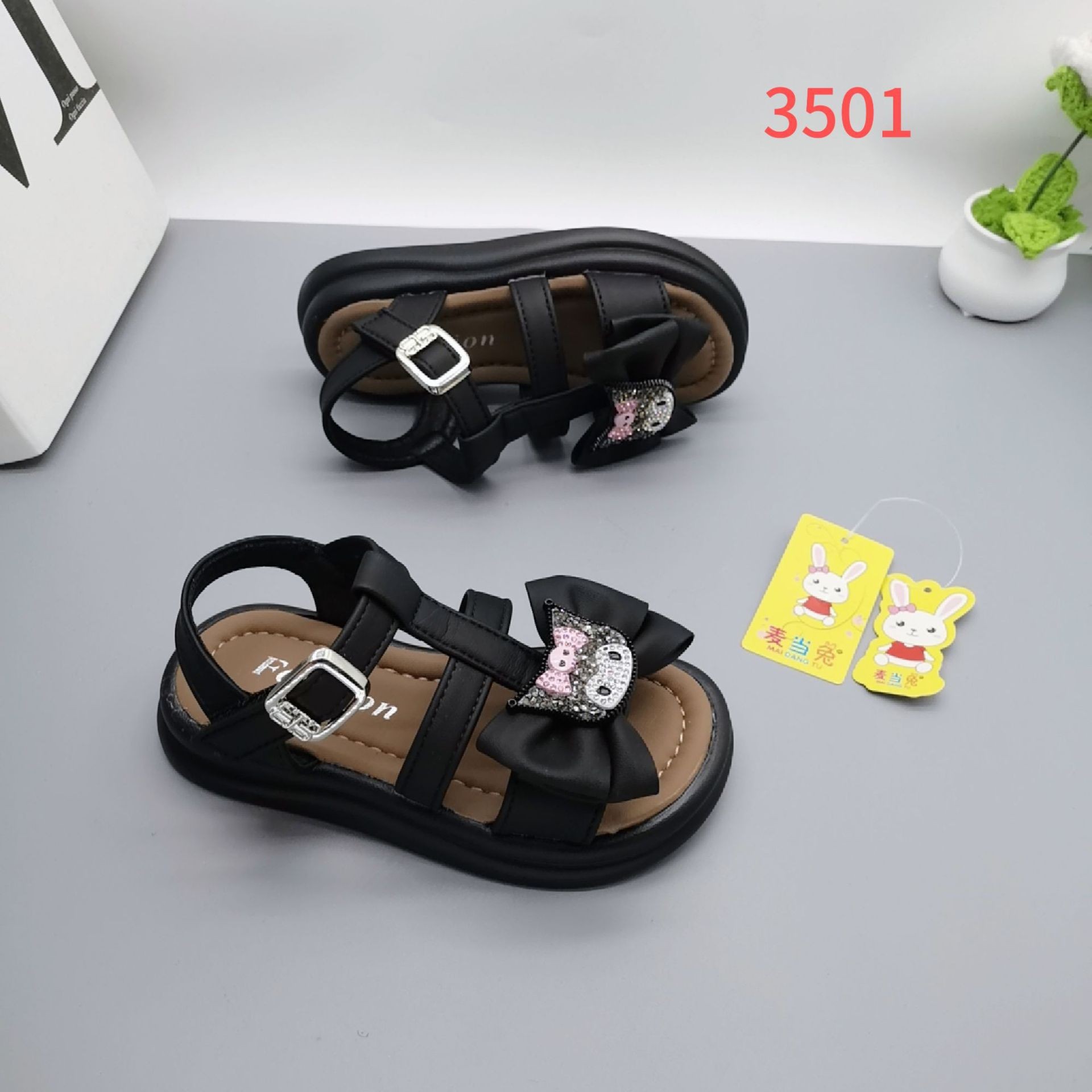 Verano caliente 2025 retro tesoro femenino 1-3-5 años a través de la red zapatos casuales para niños pequeños y medianos zapatos de princesa de tendón de res antideslizante