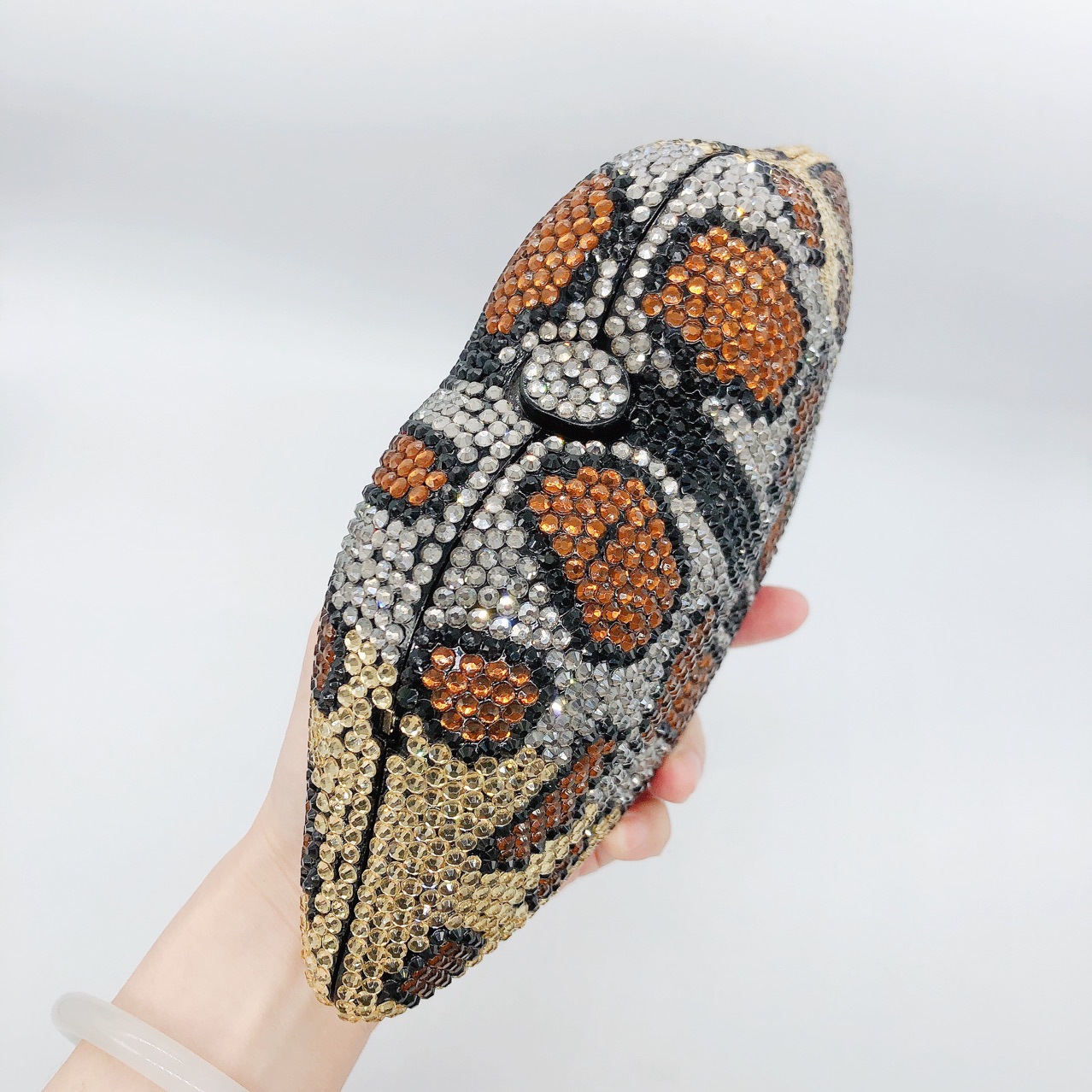 Túi clutch nữ cầm tay đính đá dạ tiệc họa tiết da báo viền môi — Vân báo chi tiết 5