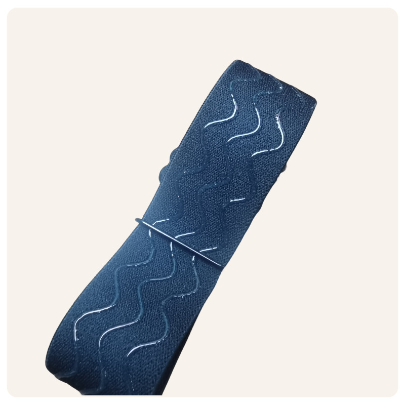 �羳�ٷ���ñ�ߵ�����ɫ���ڴ�ͷ���ɽ����̶�����������ٷ����