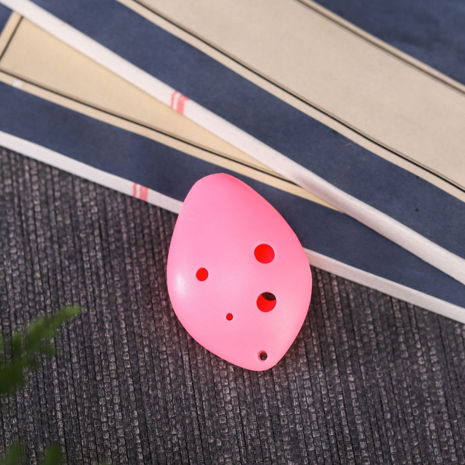 Ocarina 6 agujeros de seis agujeros de plástico agudos C-tono Ocarina SC-tono de plástico Ocarina al por mayor con cordón