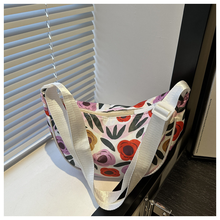 2025 Korean-style laid-back crossbody bag new versatile commuting dumpling bag, large-capacity commuting single-shoulder bag for women undefined