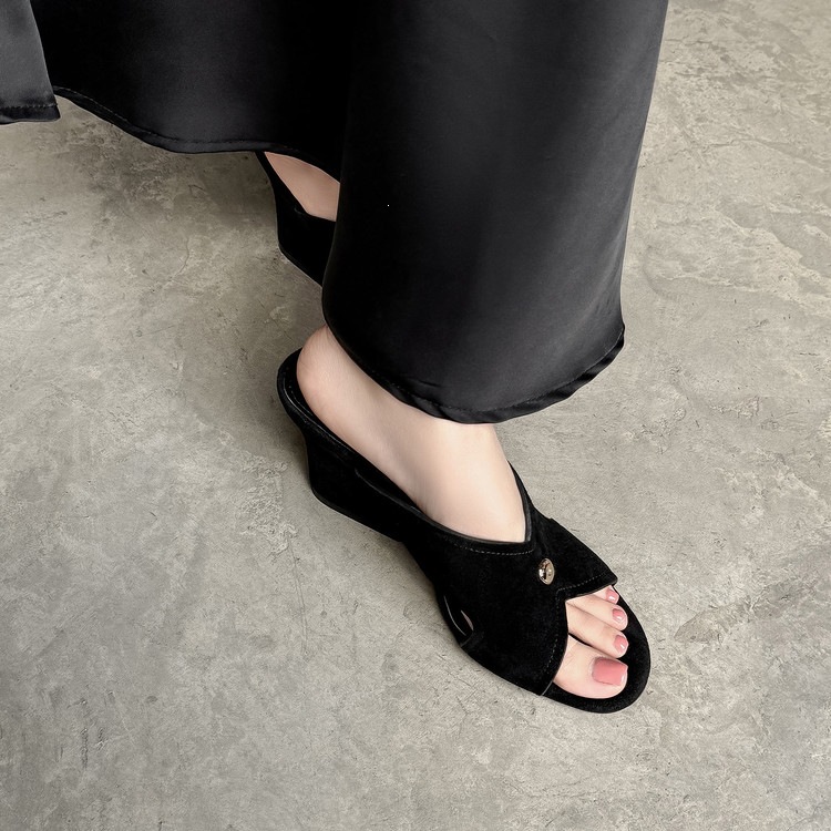Sandal nữ da cừu hở mũi quai chéo gót xuồng 5 cm — màu nâu, Trang chủ, màu đen chi tiết 80