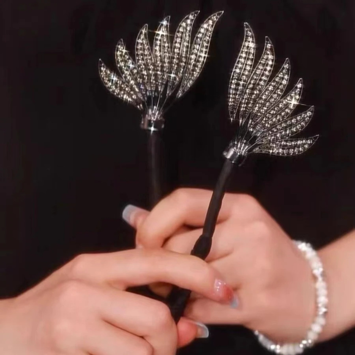 2023 otoño e invierno nuevas alas de metal artefacto updo incrustado en diamante temperamento elegante Cola de Caballo horquilla fija accesorios para el cabello del todo fósforo