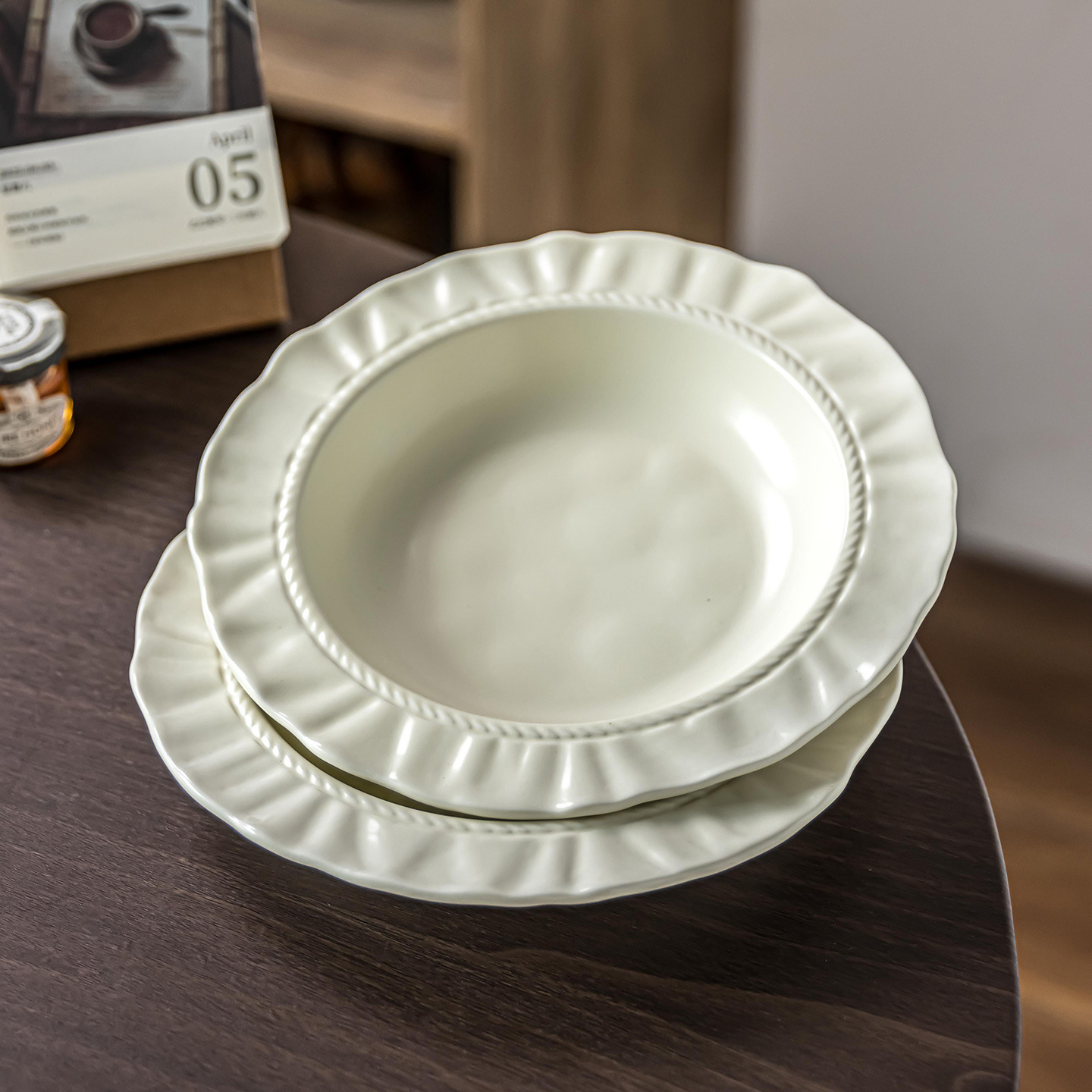 Plato de sombrero de paja de cerámica de viento de crema cubiertos dulces domésticos de alto valor de cara platos de encaje platos de frutas