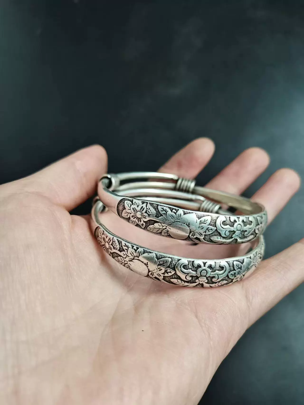 Retro ethnic silver bracelet, vintage Miao/Tibetan style, handcrafted motifs, 40 g