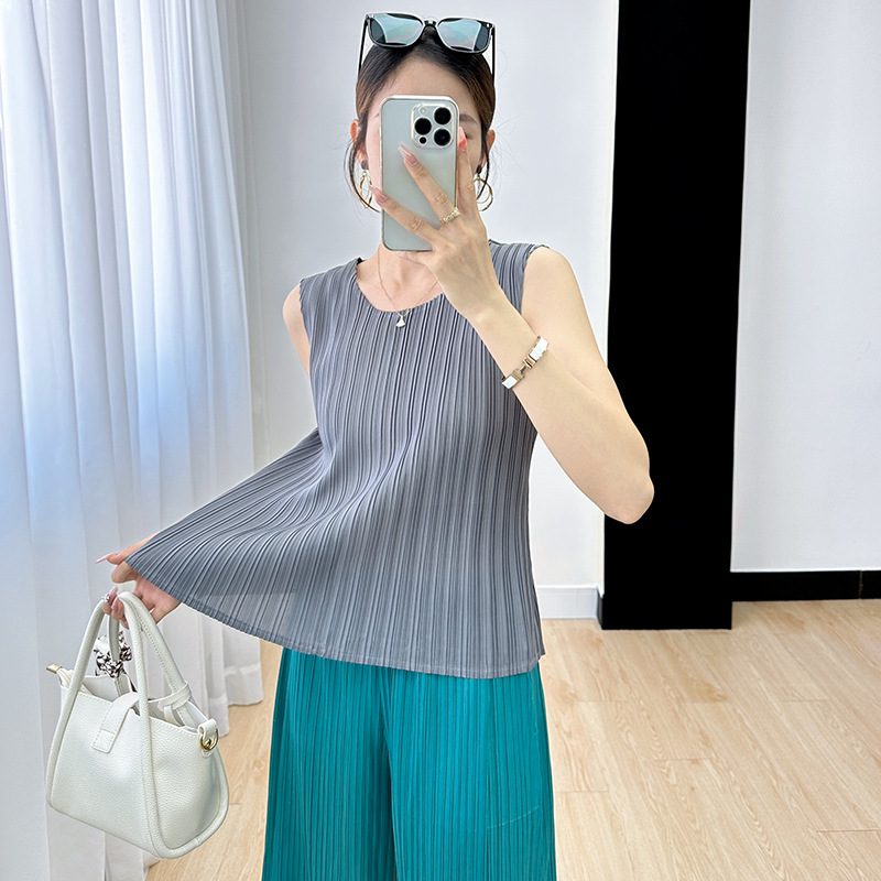 Miyake Sleeveless Vest Women's 2023 Summer New Solid Color Simple All-match Slim-fit Base Pleated Crewneck Top