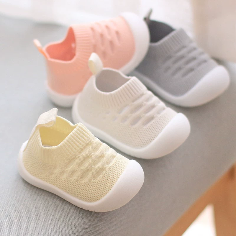 Обувь для походки весной и летом новые мужские и женские дети мягкие подошвы полые и дышащие летающие тканые туфли нескользящая детская напольные туфли