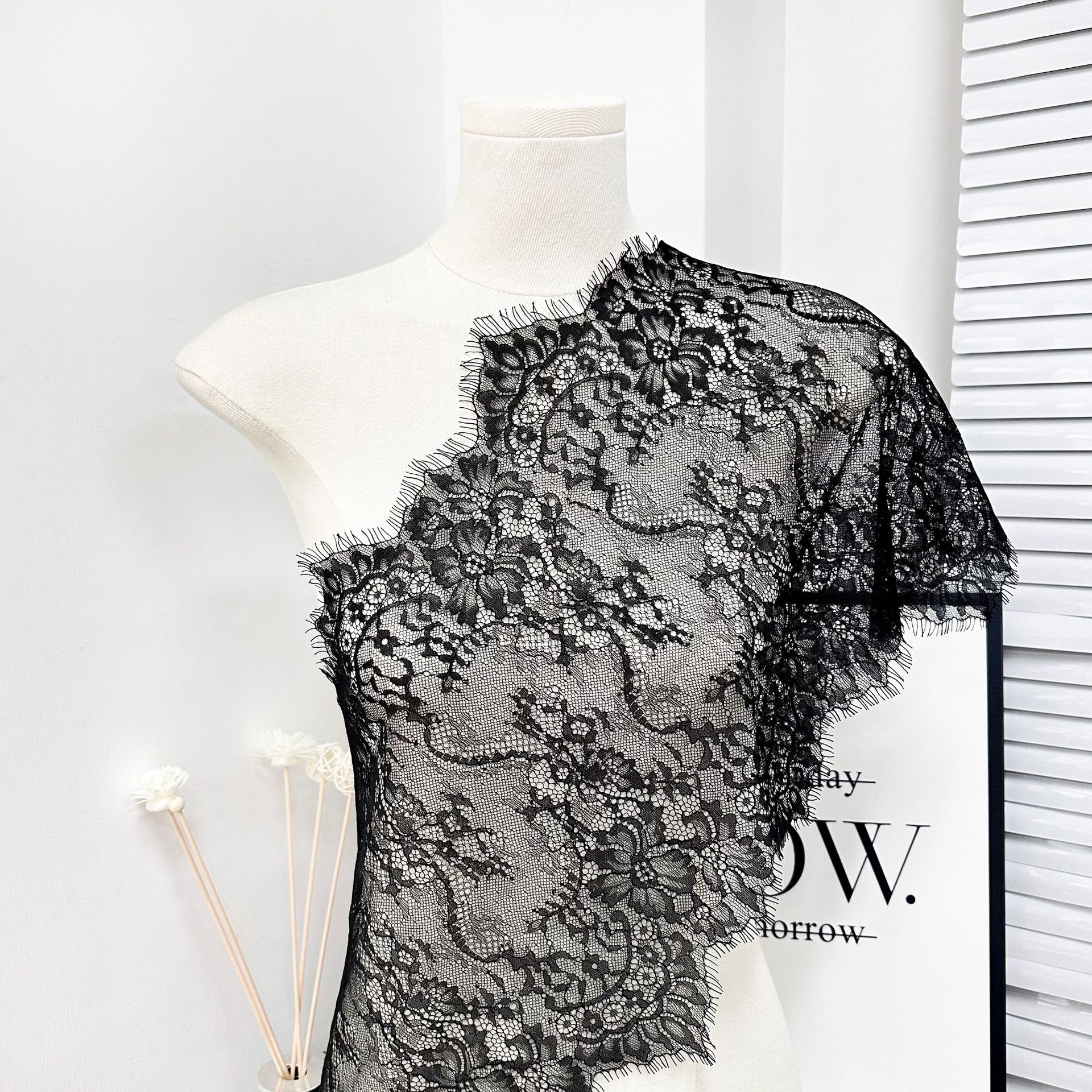 Encaje bordado floral negro tejido de encaje de 29cm tridimensional hueca ropa vestido de novia accesorios de bricolaje al por mayor