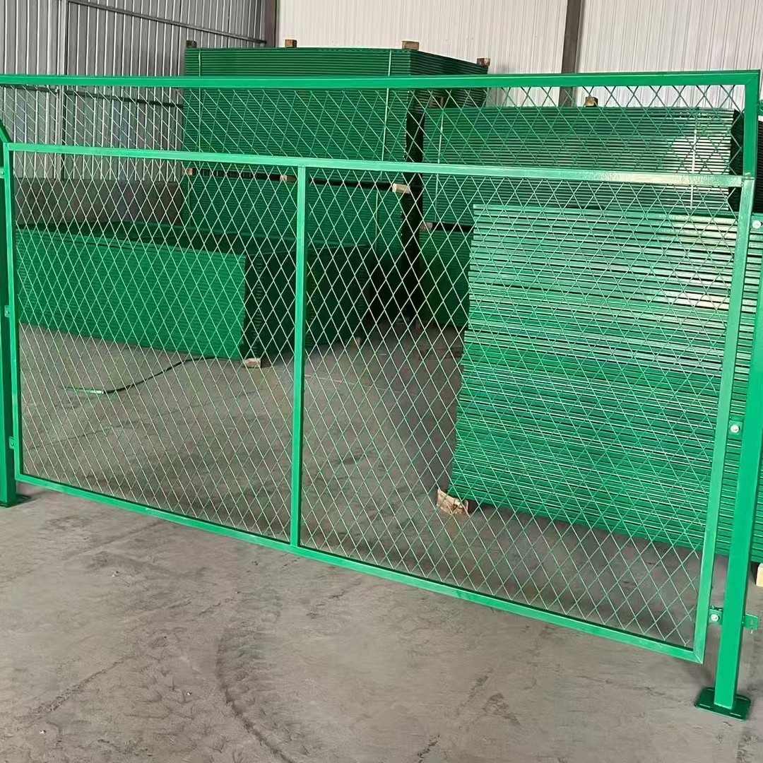 花园草坪护栏网监狱三角折弯护栏网监狱刀片刺网护栏网桃形柱围栏