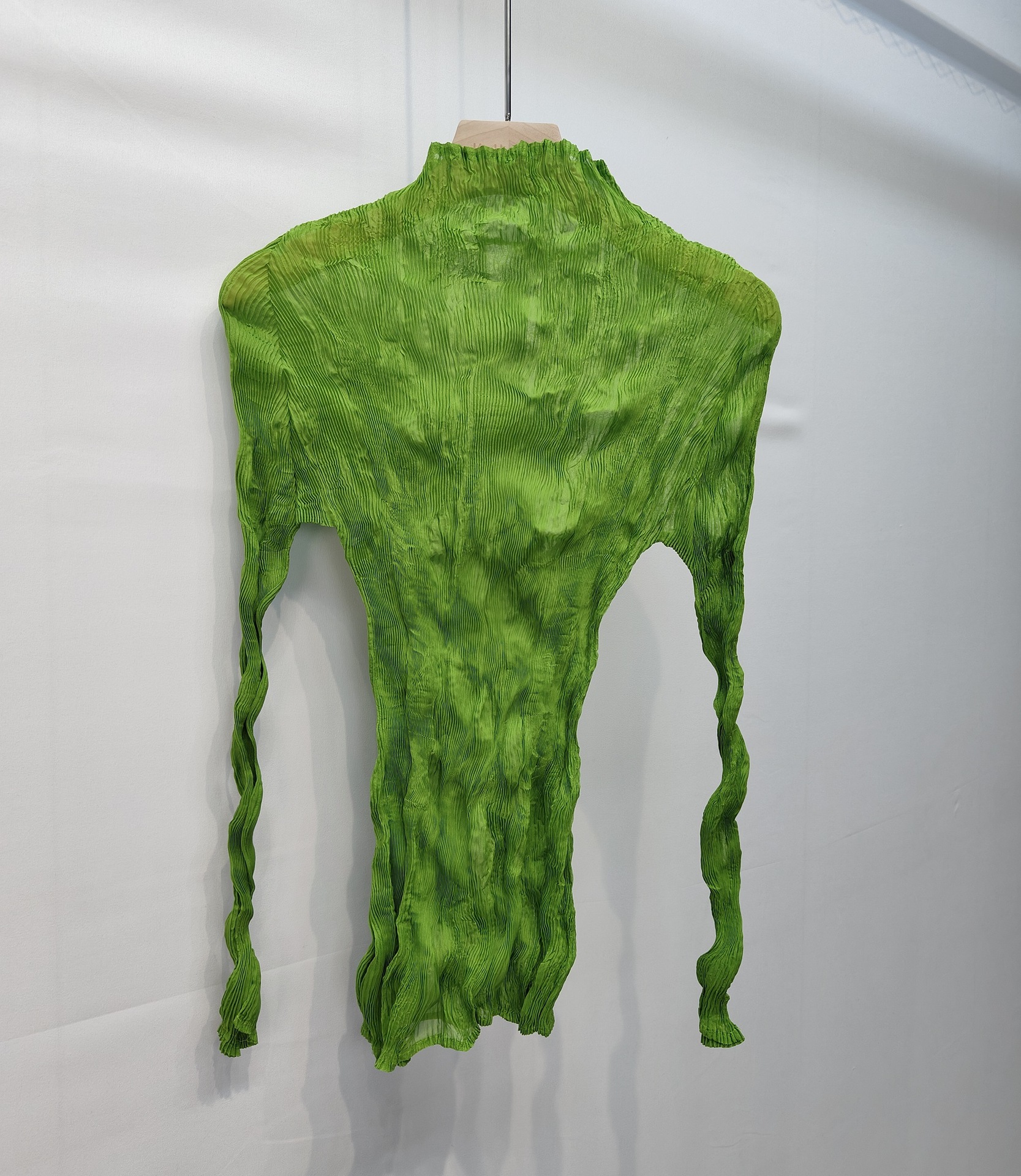 2025年プリーツトップス レディース 高級感 テンセル素材 透け感 レース 超伸縮性 スリムフィット 若見え 薄手Tシャツ