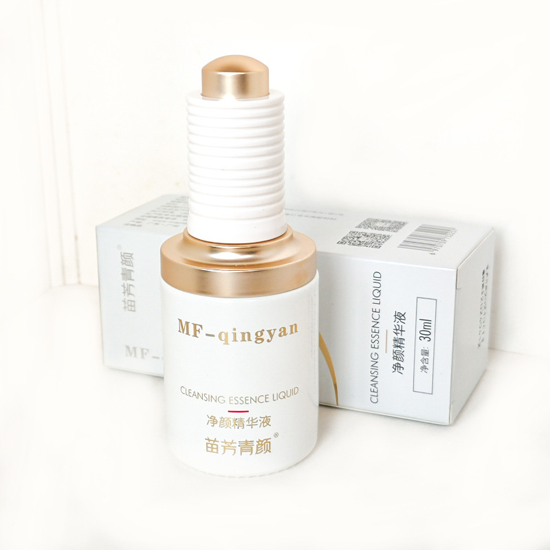 Miao Fang Qing Yan Essence Water, a closed comedone serum that controls pores.